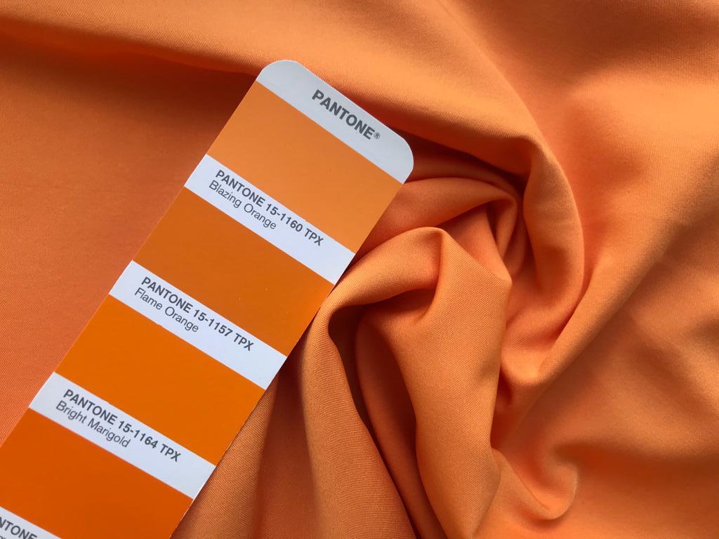 Охра одежда. Пантон Orange 021 u. Пантон оранж 021 Смик. Оранжевый пантон Смик. Оранж пантон TPX.